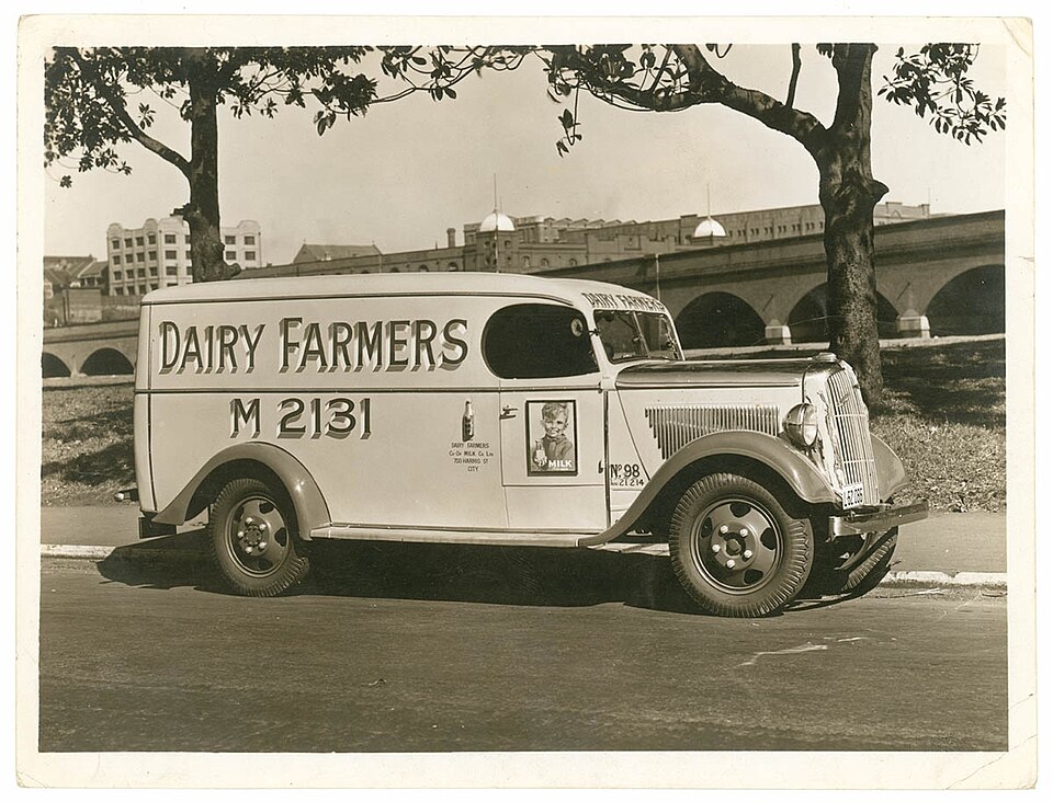 Dairy Farmers van no.98 at Wentworth Park - James Howarth Studios for A.H. Peters and Co. (5472525845)